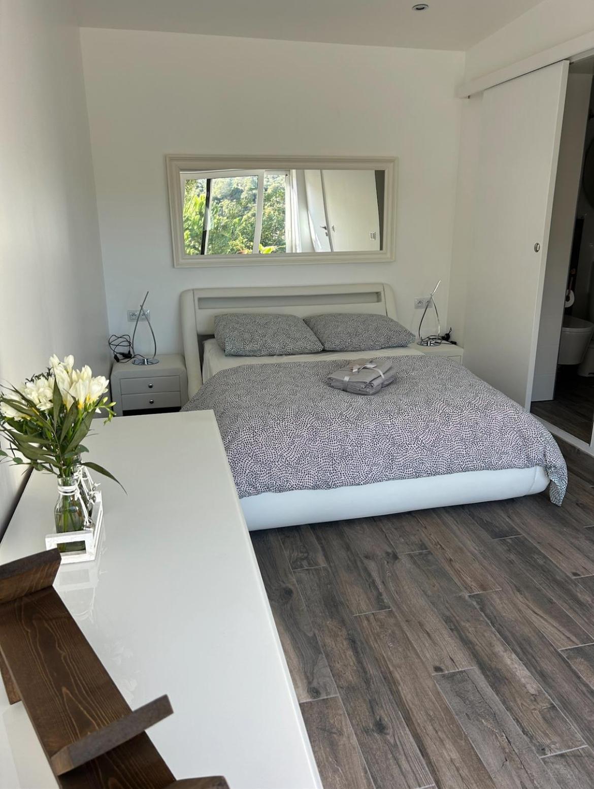Belle Chambre Privee Avec Le Jardin Privatif Et Le Jacuzzi 카발레르쉬르메르 외부 사진
