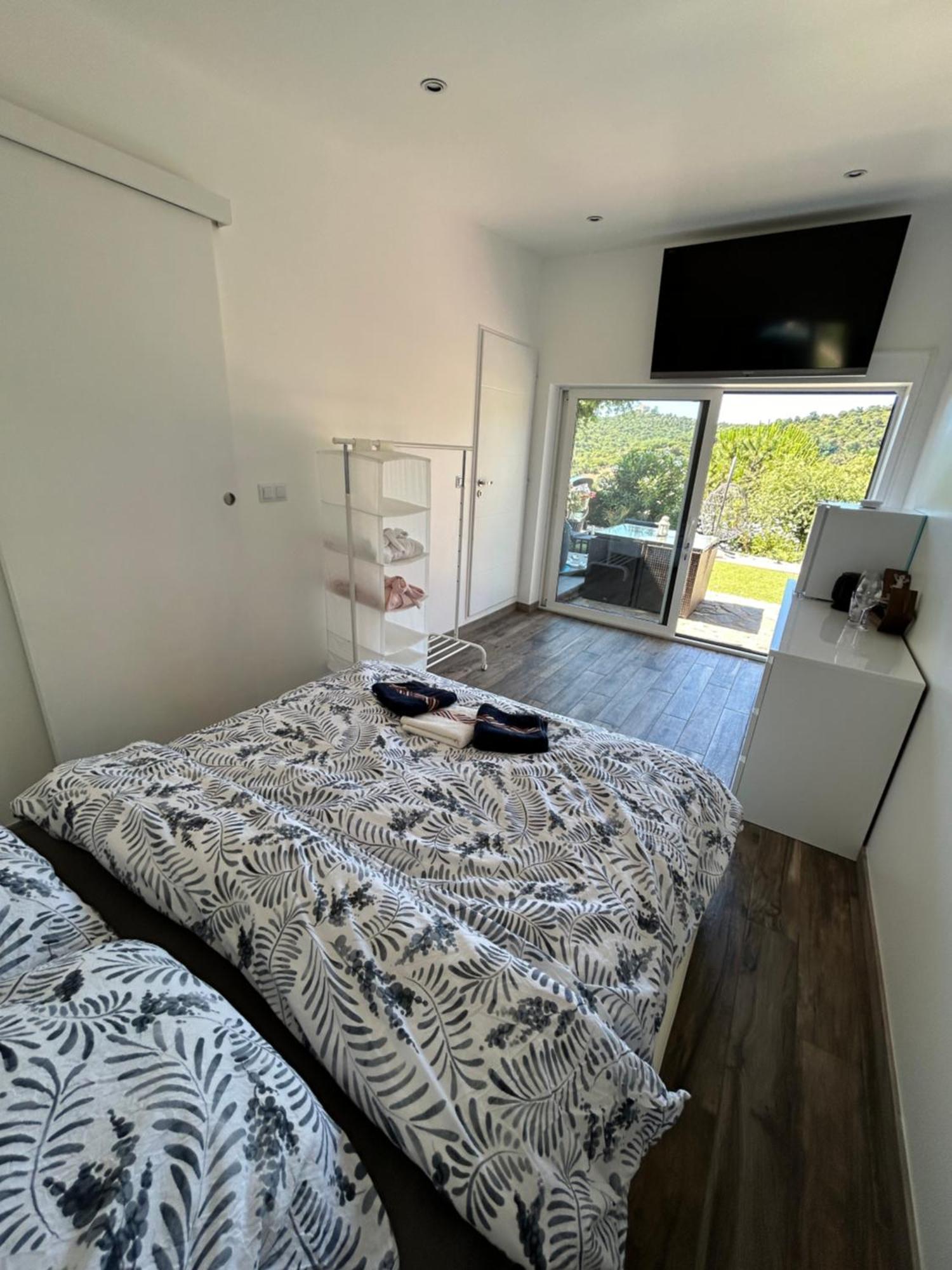 Belle Chambre Privee Avec Le Jardin Privatif Et Le Jacuzzi 카발레르쉬르메르 외부 사진
