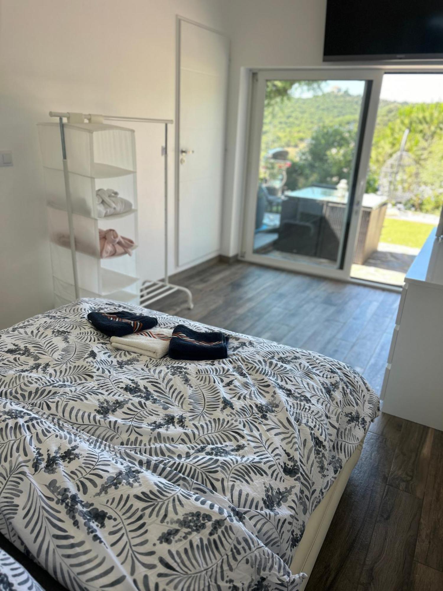 Belle Chambre Privee Avec Le Jardin Privatif Et Le Jacuzzi 카발레르쉬르메르 외부 사진