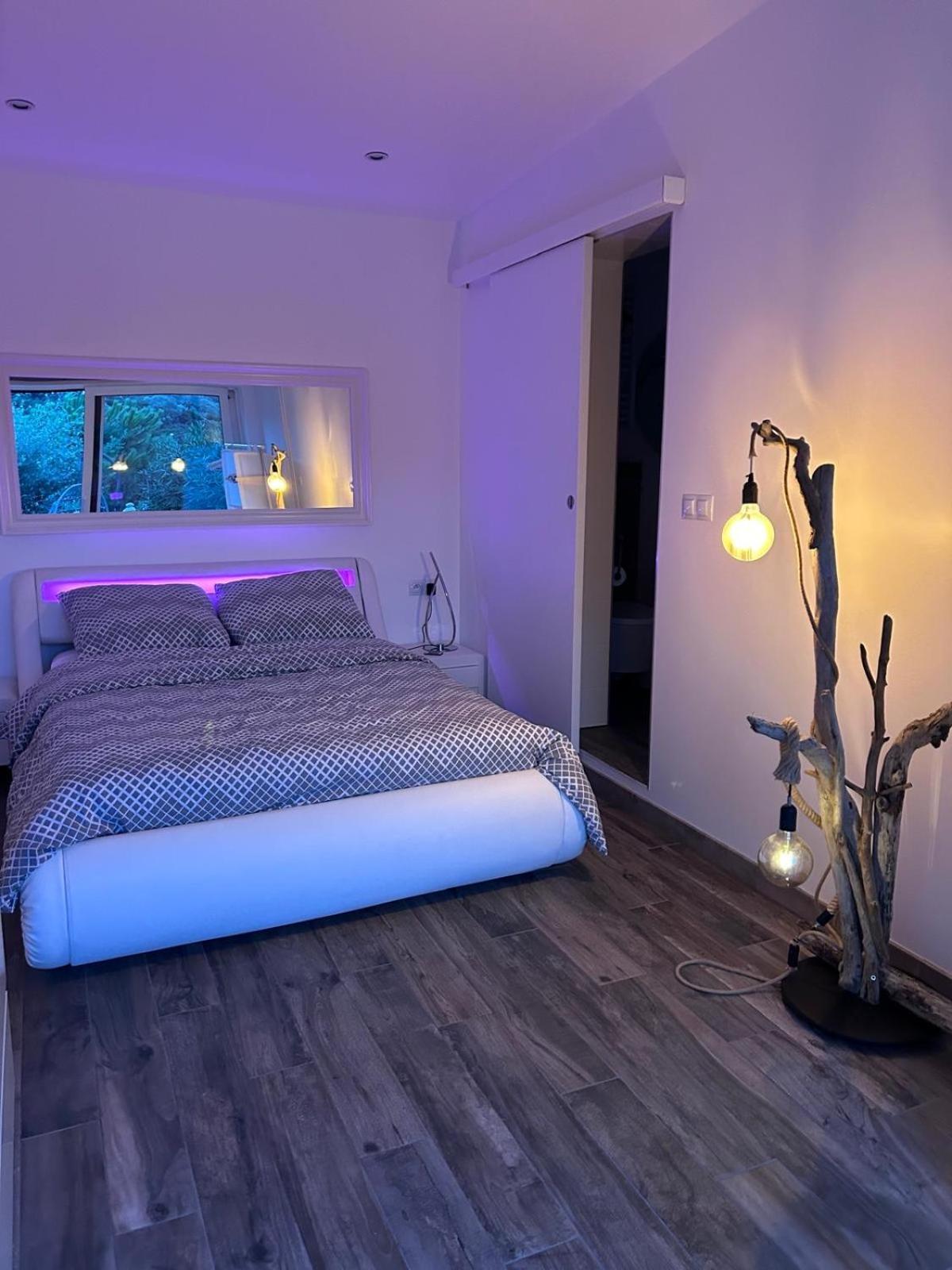 Belle Chambre Privee Avec Le Jardin Privatif Et Le Jacuzzi 카발레르쉬르메르 외부 사진